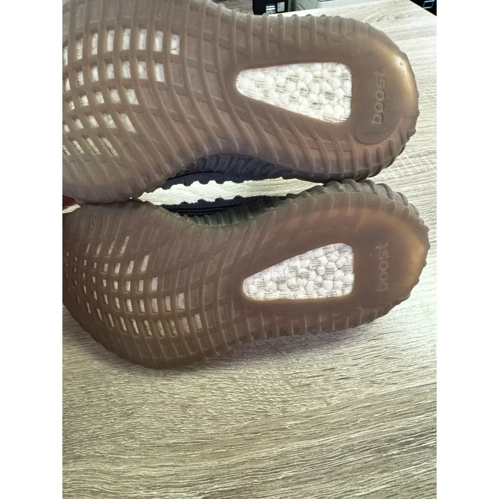 Men's Yeezy Boost 350 V2 Good Condition Size 10 SB22